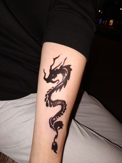 Dragon Mehndi Designs, Henna Tattoo Designs Anime, Dragon Mehndi, Anime Henna Designs, Dragon Tattoo Henna, Dragon Henna Tattoo, Dragon Henna, Children Tattoo, Mehandi Henna