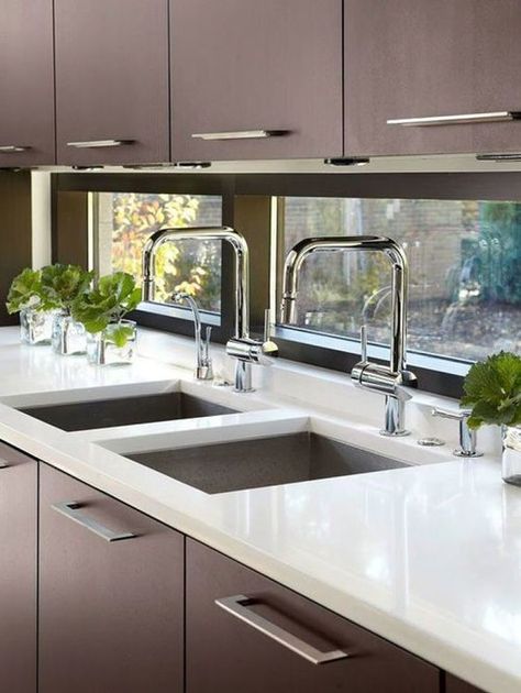 Kitchen Narrow, Kitchen Tiny, Kitchen Sink Window, Kitchen Window Design, Narrow Kitchen, Kabinet Dapur, Kitchen Black, Small Kitchen Decor, Small Space Kitchen