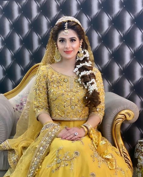 Mehandi Dress, Pakistani Bridal Hairstyles, Mehndi Hairstyles, Bridal Mehndi Dresses, Mehndi Dress, Latest Bridal Dresses, Bridal Dresses Pakistan, Pakistani Wedding Outfits, Pakistani Dresses Casual