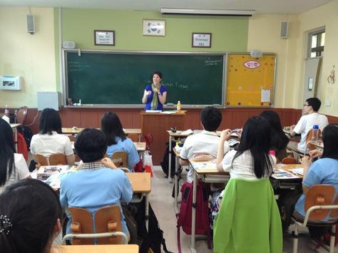 This image shows a teacher and her students. The students are sitting while the teacher gives a lesson in her own classroom in south Korea. This represents my major or so far the major that I want to do right now. Teaching is something that I want to do but the hard thing was what to king of teaching it was going to be. After a while I decided that teaching in music was the best thing I could do right now. The place I want to teach in is south Korea like in the photo is shown. School South Korea, Korea Exchange Student, Teaching In Korea, How To Get A Job In South Korea, Itaewon Class Filming Location, The Teacher, I Decided, South Korea, Right Now