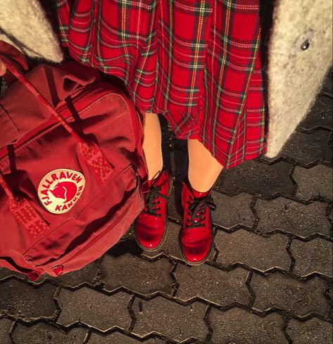 Red Kanken Backpack, Red Backpack Aesthetic, Red Aesthetic Outfit, Fjallraven Kanken Bag, Kanken Bag, Aesthetic Backpack, Red Backpack, Red Boots, Bags Aesthetic