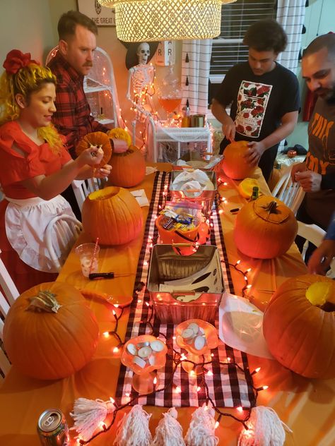 Pumpkin Carving Set Up, Pumpkin Painting Table Set Up, Pumpkin Carving Parties, Pizza And Pumpkin Carving Party, Pumpkin Carving Party Adults, Pumpkin Painting Party Adults, Pumpkin Carving Station, Kids Pumpkin Carving Party, Friendsgiving Game Ideas