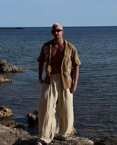 Hawaii Fashion Mens, Men Island Outfit, Tropical Fits Men, Boho Male Outfit, Bali Outfit Men, Men Summer Outfit Casual Classy, Nicaragua Outfits, Beach Fits Men, Bali Fits