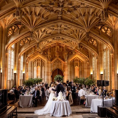 Wedding Venue Old Building, Elegant Library Wedding, Bodleian Library Wedding, Old Building Wedding, Historic Wedding Venues, Bridgerton Wedding Theme, Historical Wedding Venues, Magical Wedding Venues, Old Library Aesthetic