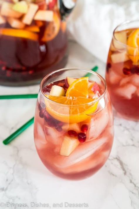 Wine Spritzer Recipe, Christmas Sangria Recipes, Apple Cider Sangria Recipe, Cocktails For Christmas, Winter Flavors, Apple Cider Punch, Easy Summer Cocktail Recipes, Winter Sangria, Mascarpone Dessert