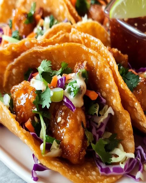 Chicken Wonton Tacos Recipe - Crispy, Flavorful & Easy to Make Applebees Chicken Wontons, Wontons Wrapper Recipes, Wonton Tacos Recipe, Applebees Chicken, Chicken Wonton Tacos, Soy Sauce Stir Fry, Wonton Wrapper Recipes, Wonton Tacos, Quick Appetizer