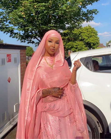 Dirac With Hijab, Somali Guntino With Abaya, Somali Traditional Clothing, Somali Wedding Dirac Style, Somalia Dress, Pink Dirac, Somalia Clothes, Dirac Somali Dresses, Somali Girl Aesthetic