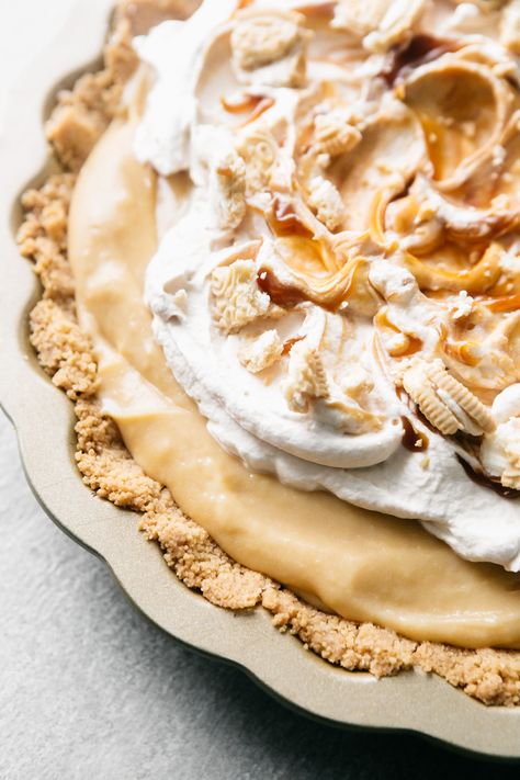 Caramel Cream Pie, Caramel Pie, Christmas Dessert Table, Creamy Pudding, Homemade Pudding, Pie Pops, Caramel Cream, Cream Pie Recipes, Homemade Whipped Cream