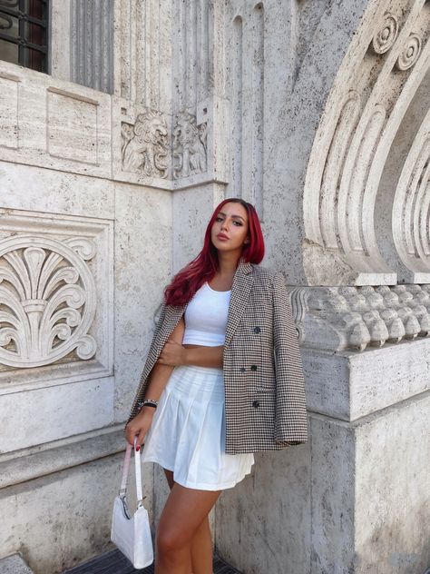 Tennis skirt blazer redhair aesthetic place poss Tennis Skirt Crop Top Outfit, Crop Top Blazer, Straight Midi Dress, Night Out Outfits, Aesthetic Place, Skirt And Crop Top, Europe Travel Outfits, White Tennis Skirt, Out Outfits