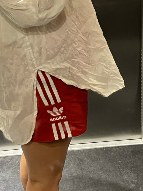 Track Shorts Outfit, Adidas Fits, Adidas Shorts Outfit, Fashion Inspo Summer, Thrift Wishlist, Short Adidas, Girls Sleepwear, Girls Summer Outfits, Adidas Shorts