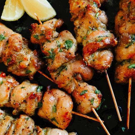 Chicken Skewers Air Fryer, Butter Chicken Skewers, Skewers Air Fryer, Skewers Recipes, Skewers Chicken, Marinade Chicken, Chicken Satay Skewers, Honey Sriracha Chicken, Lemon Butter Chicken