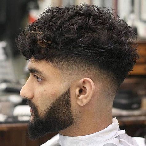 High Skin Fade + Layered Curly Top Mens Hairstyles Curly, Haircut Selfie, Photo Hijab, Curly Hair Fade, Low Fade Haircut, Men Haircut Curly Hair, Mens Hairstyles Thick Hair, Wavy Hair Men, Haircut Men