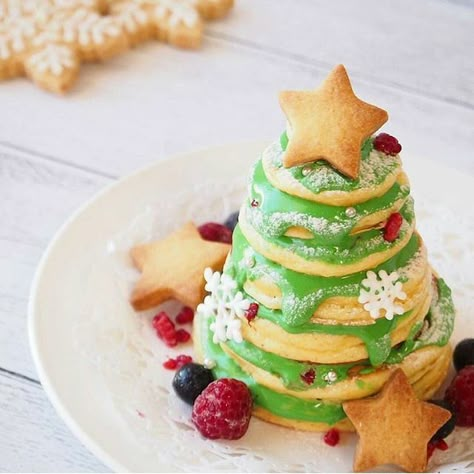 Holiday Hosting Ideas, Pajamas Christmas Party, Pajamas And Pancakes, Christmas Brunch Ideas, Christmas Pancakes, Kids Pancakes, Christmas Recipes For Kids, North Pole Breakfast, Christmas Content