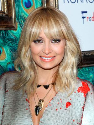 nicole richie hair - Google Search Nicole Richie Hair, Shoulder Length Wavy Hair, Long Fringe Hairstyles, Nicole Richie Style, Hair Bob, Fringe Hairstyles, Nicole Richie, Hair Envy, Shoulder Length Hair