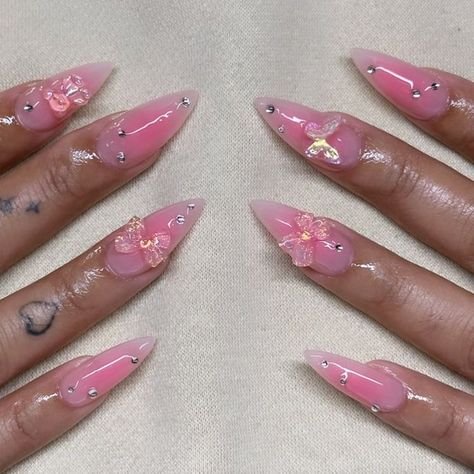 Birthday Nails Inspo Short Pink, Soft Pink Almond Nails Design, Almond Kawaii Nails, Fairy Almond Nails, Pink Aura Nails Almond, Almond Stiletto Nails Design, Kawaii Almond Nails, Pink Stiletto Nails Designs, Simple Kawaii Nails