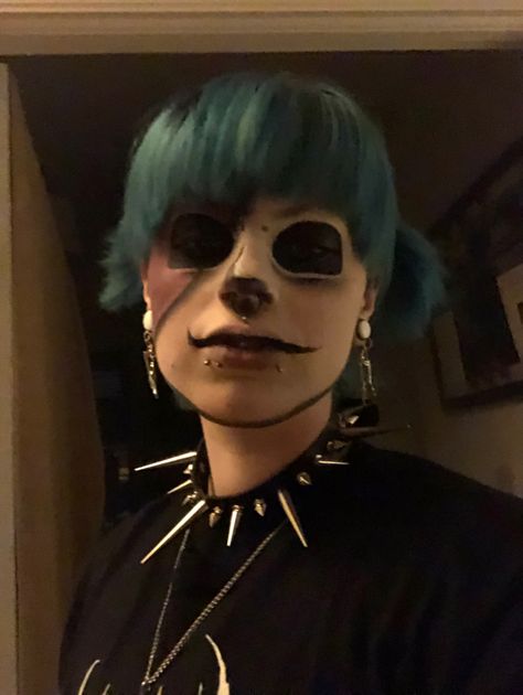 Sally face cosplay in a dark corriodr Sally Face Halloween Costumes, Sally Face Costume, Sally Face Cosplay Makeup, Sallyface Cosplay, Sally Face Makeup, Sims 4 Sally Face Cc, Mascara Sally Face, Cosplay Sally Face, Sal Fisher Cosplay