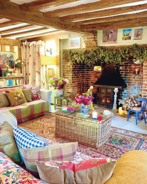 A creative blogger and Instagrammer shares her life lived in an enchanted English countryside cottage. See cottagesandbungalowsmag.com for more. Cottage Living Room Ideas, English Countryside Cottage, English Cottage Decor, Colorful Cottage, Cottage Living Room, English Country Cottage, Countryside Cottage, Cottage Inspiration, Country Cottage Decor