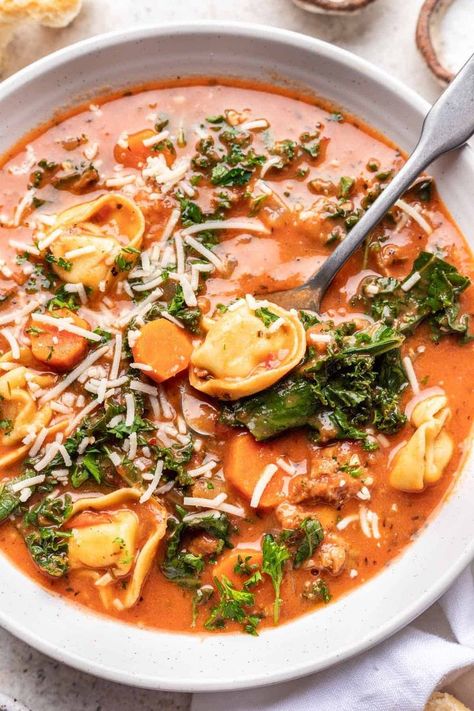 This Vegan Tortellini Soup is the perfect cozy soup to enjoy a big bowl of during the winter months. It’s a brothy soup filled with cheesy tortellini, vegan sausage, Italian herbs, creamy coconut milk, and tons of freshly chopped kale! Brown the sausage and onions, then let the slow cooker work its magic. Brothy Soup, Vegan Tortellini, Sausage Italian, Oven Roasted Potatoes Easy, Cheesy Tortellini, Vegan Ravioli, Creamy Tortellini Soup, Vegan Tomato Soup, Chopped Kale