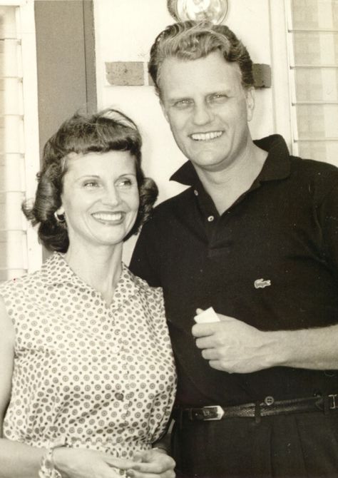 Billy and Ruth Graham 1961 Ruth Bell Graham, Billy Graham Family, Ruth Graham, Billy Graham Quotes, Billy Graham Library, Rev Billy Graham, Famous Weddings, Anne Graham Lotz, Wheaton College