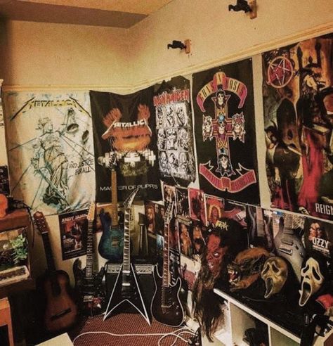 Metalhead Bedroom, Metalhead Room, Sala Grunge, Rock Bedroom, Emo Room, Punk Room, Grunge Bedroom, Rock Room, 80s Room