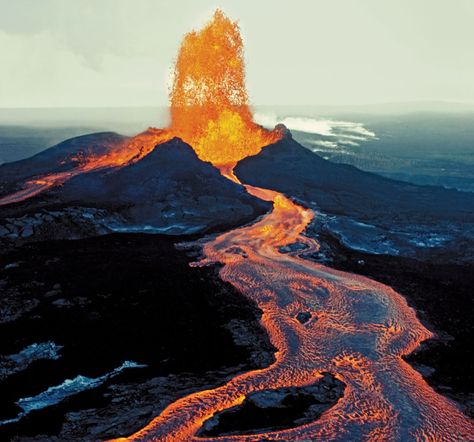 January 23 - Mauna Loa begins 300-day eruption Big Island Volcano, Shield Volcano, Mauna Loa, Zhangjiajie, Hawaii Volcanoes National Park, Hawaii Volcano, Volcano National Park, Lava Flow, Active Volcano