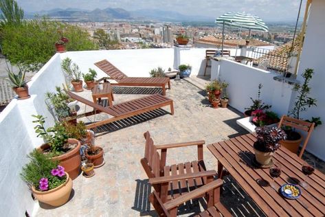 Tips for small roof terraces! #Rooftop #Terrace #Design #Ideas Roof Terrace Design, Rooftop Patio Design, Rooftop Terrace Design, Pergola Lighting, Rooftop Patio, Roof Styles, Pergola With Roof, Patio Roof, Terrace Design