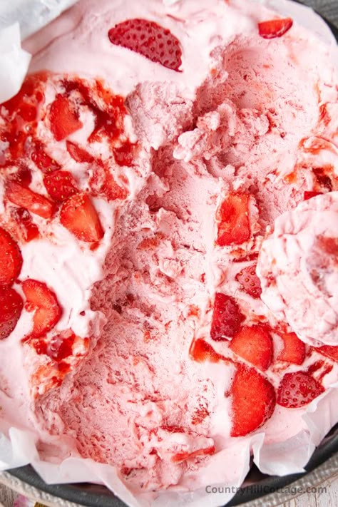 Strawberry No Churn Ice Cream, Fresh Strawberry Ice Cream Recipes, No Turn Ice Cream, Ice Cream Using Sweetened Condensed Milk, Homemade Ice Cream With Condensed Milk, Strawberry Cream Dessert, Ice Cream With Sweetened Condensed Milk, Ice Cream Sweetened Condensed Milk, Strawberry Condensed Milk