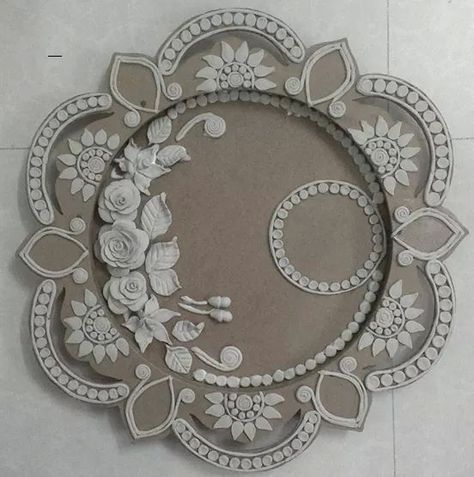 Aarti Thali, Thali Decoration, Flowers Pot, Mural Art Design, Thali Decoration Ideas, Pooja Thali, Mirror Crafts, Lippan Art, Pot Ideas