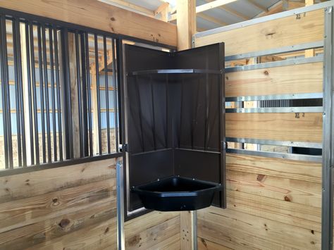 Swing out feeder door with  hay rack and corner feeder Horse Stall Feeders, Stall Feeders For Horses, Horse Feeder Ideas, Diy Hay Feeder, Horse Stable Ideas, Custom Horse Stalls, Dream Barn Stables, Horse Feeder, Hay Rack