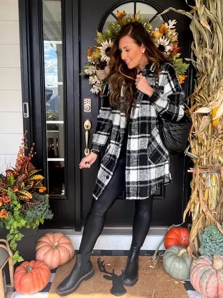 Black White Shacket Outfit Women, Black And White Plaid Shacket Outfit, Black And White Plaid Jacket Outfit, Black Plaid Shacket Outfit, Black And White Shacket Outfit, Plaid Dress Outfit Winter, White Plaid Shirt Outfit, Plad Outfits, Christmas Plaid Outfit