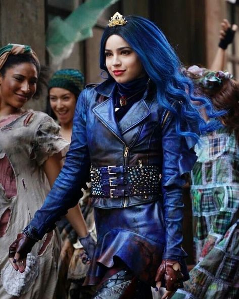 #sofiacarson #descendants Uma Descendants, Descendants Disney, Descendants Pictures, Estilo Blair Waldorf, Evie Descendants, Descendants Costumes, Disney Descendants Movie, Descendants Characters, Lyna Youtube