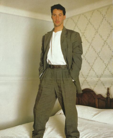 Keanu Reeves - September 1994 80s Business Fashion Men, 80s Armani, Keanu Reeves Speed, Matrix Fashion, 90s Men Fashion, Keano Reeves, Keanu Reeves Young, 80s Suit, Business Core