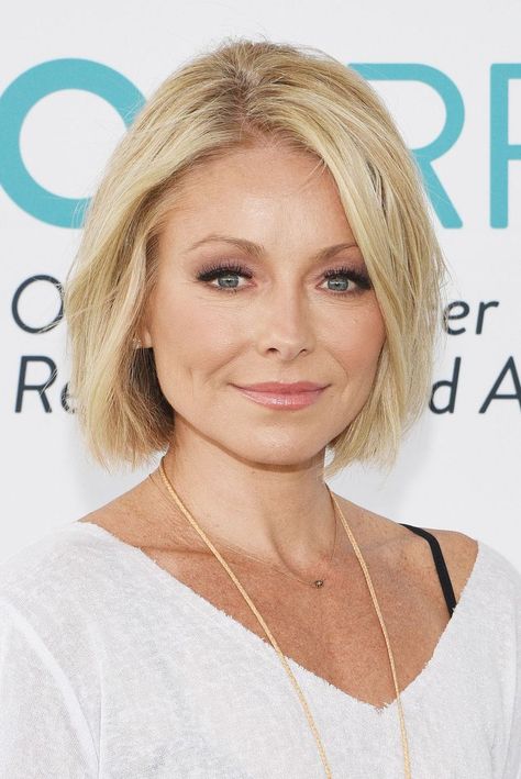 kelly-ripa Younger Hair, Face Hairstyles, Cute Bob Hairstyles, Fine Straight Hair, Shaggy Bob, Kelly Ripa, Haircuts Straight Hair, Look Younger, Cool Haircuts