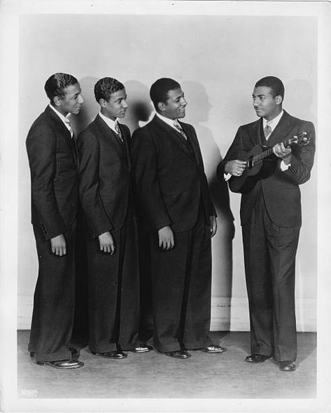 217 The Mills Brothers Photos and Premium High Res Pictures - Getty Images The Mills Brothers, Brothers Video, Mills Brothers, A Love Supreme, Jazz Age, Editorial News, Creative Video, Music Icon, Video Image