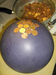 Pennies Crafts, Penny Decor, Penny Ball, Bowling Ball Yard Art, Penny Crafts, Bowling Ball Art, Coin Crafts, Penny Floor, Gazing Balls