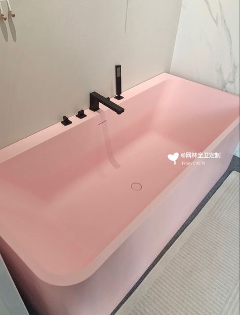 Pink House Aesthetic Interior, Pink Modern House, Black And Pink Bathroom, Apartment Bathroom Aesthetic, Pink Aesthetic Home, Empty Rooms Interior, Pink Bathtub, Rooms Decoration, Smart Bathroom