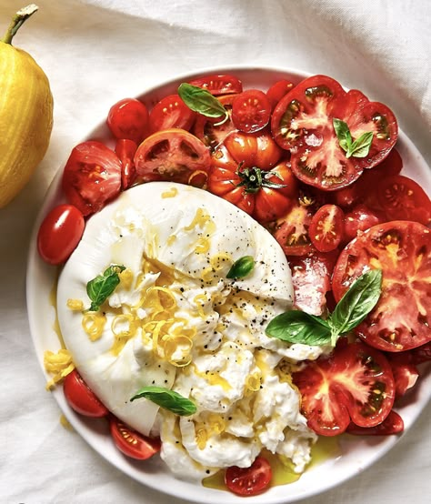 Tomatoes And Burrata, Tomato And Burrata, Lemon Zest Recipes, Burrata Salad, Heirloom Tomato, Idee Pasto Sano, Heirloom Tomatoes, Tomato Recipes, Food 52