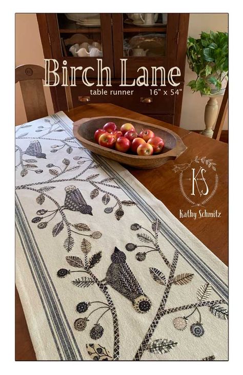 How To Embroider Letters, Kathy Schmitz, Hexie Patterns, Applique Table Runner, Sweet Drawings, Fall Tablescapes, Pouch Pattern, Applique Pattern, Hand Applique