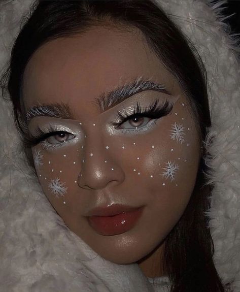 Creative Christmas Makeup Looks, Creative Christmas Makeup, Snowflake Makeup, Snow Makeup, Holiday Eye Makeup, Christmas Makeup Looks, Xmas Makeup, Halloweenský Makeup, Christmas Eye Makeup