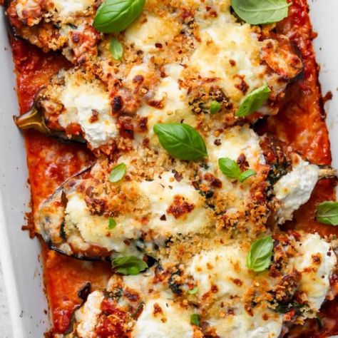 Eggplant Lasagna Boats - Dishing Out Health Eggplant Health Benefits, Lasagna Boats, Eggplant Lasagna Recipe, Vegetarian Low Carb, Dishing Out Health, Italian Diet, Eggplant Zucchini, Stuffed Eggplant, Eggplant Lasagna