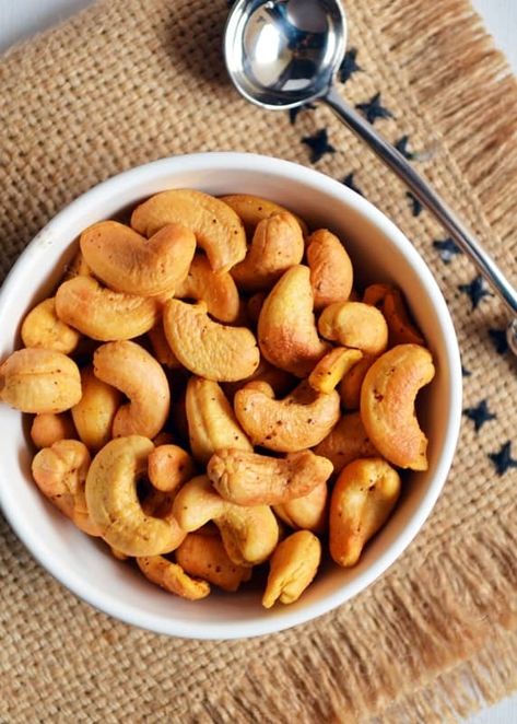 Roasted cashew nuts recipe- easiest way to roast cashew nuts at home with very less Salted Cashews, Cashew Recipes, Burfi Recipe, Roasted Cashews, Nut Recipes, Easy Oven, Roasted Nuts, Free Snacks, Cashew Nut