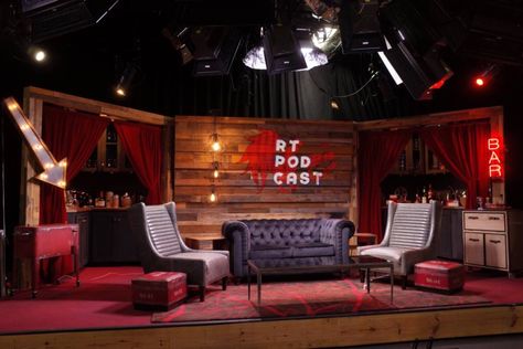 Podcast Lounge, Talkshow Set Design, Podcast Studio Design Ideas, Podcast Set Design, Podcast Studio Design, Studio Room Design, Photo Studio Design, Home Recording Studio Setup, Recording Studio Setup