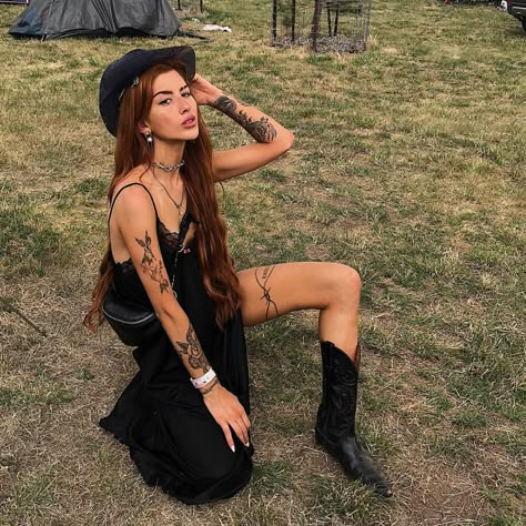 🕸Goth Cowgirl 🕸 Indie Cowgirl Aesthetic, Alternative Cowgirl Aesthetic, Gothic Western Aesthetic Outfits, Alternative Country Fashion, Alt Cowgirl Outfits, Alternative Cowgirl Outfit, Gothic Country Aesthetic, Emo Cowgirl Aesthetic, Tattooed Cowgirl