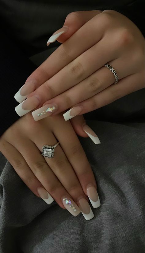 French Tip W Gems, French Tip Acrylic Nails With Gems, French Tip Nails With Gems Rhinestones, French Tip With Jewels, Gem Placement On Nails, Nail Ideas With Gems, French Tips With Gems, French Tip Nails With Gems, White French Nails