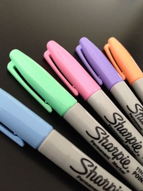 Sharpies Aesthetic, Sharpie Aesthetic, Sharpie Permanent Markers, Stationery Obsession, School Bag Essentials, Stationary Items, Cool School Supplies, Study Stationery, Sharpie Marker