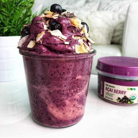 Mornings can sometimes be a mad rush, which is why when it comes to breakfast, it has to be quick. These healthy smoothie recipes will keep you full and satisfied for hours to come. Acai Palm Tree, Açaí Smoothie, Acai Berry Powder, Acai Fruit, Strawberry Acai, Purple Fruit, Acai Smoothie, The Amazon Rainforest, Keto Paleo