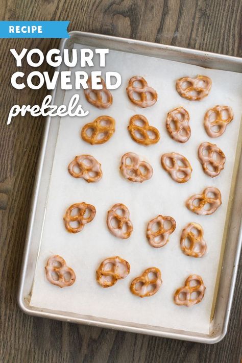 3 ingredient yogurt-covered pretzels for the snack time win! Yogurt Pretzels, Yogurt Covered Pretzels, Make Your Own Yogurt, Yogurt Bites, Covered Pretzels, Pretzels Recipe, Snack Mix Recipes, Candy Recipes Homemade, Christmas Candy Recipes