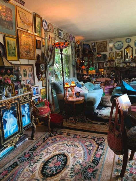 Castle Rooms, Deco Boheme, Maximalist Decor, Pretty Room, Dreamy Room, Gothic Home, Dream Room Inspiration, Maximalism, Dream Decor