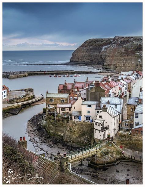 Misty Beach, Lighthouse Storm, English Seaside, Harbor City, Seaside Village, Seaside Town, Dream Beach, England And Scotland, Seaside Towns