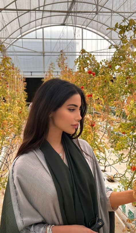 Negin Vand, Fall Photo Shoot Outfits, Pretty Nose, Perfect Nose, Trend 2023, Tiktok Fashion, Nose Job, Aesthetic People, Arab Women